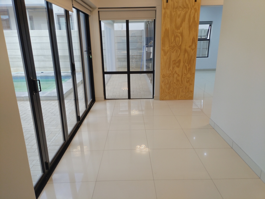 5 Bedroom Property for Sale in Tafelzicht Western Cape